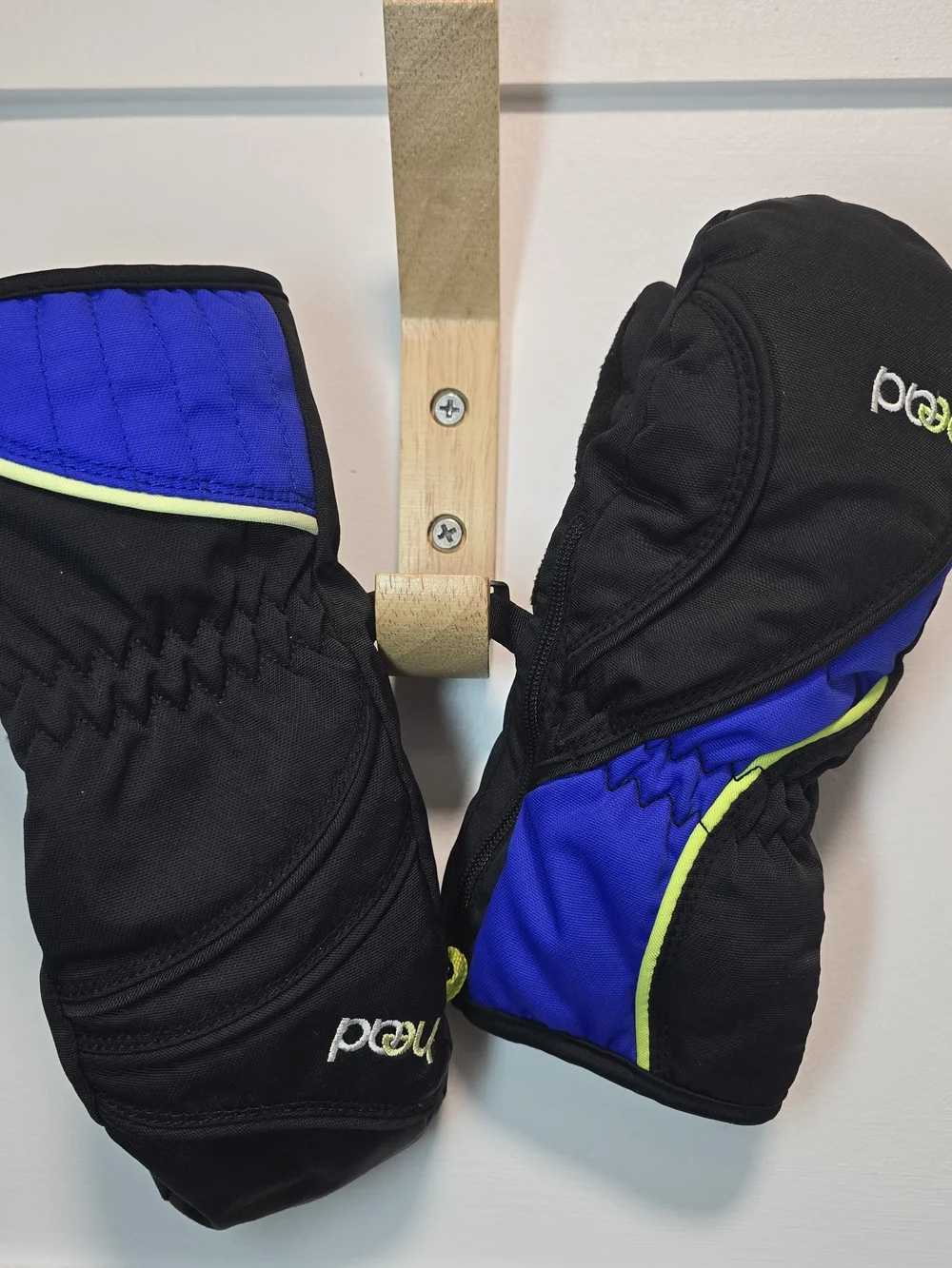 Black Fleece-Lined Water Proof Winter Gloves Easy On With Side Zipper Xsmall